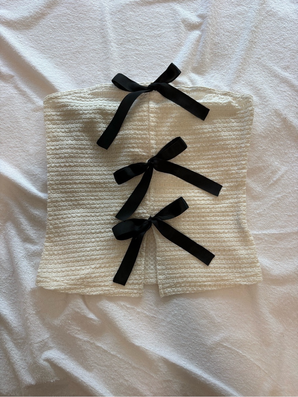 SHEIN Ivory Textured Strapless Crop Top with Black Ribbon Bows